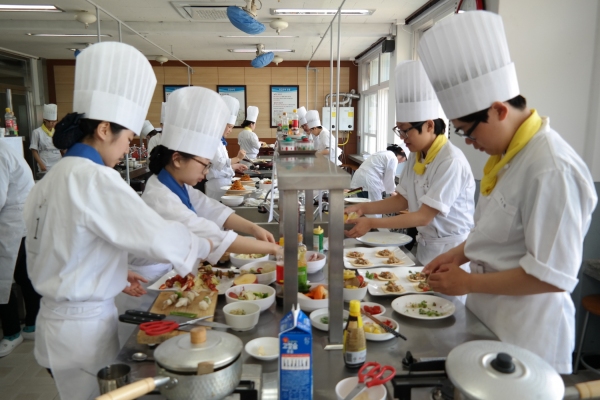 Description: Hình ảnh có liên quan